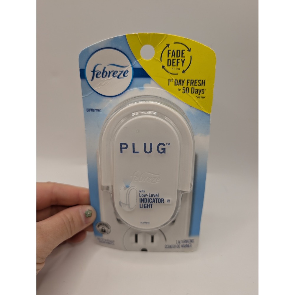 Febreze Fade Defy Plug In Air Freshener Oil Warm White Low Level Indicator Light